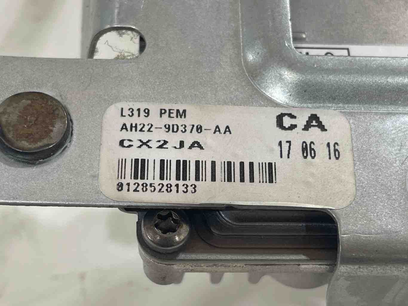 2010 – 2016 LAND ROVER LR4 Fuel Pump Control Module w Bracket OEM