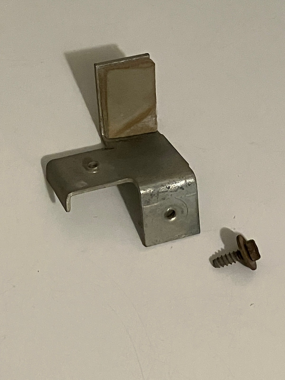 1984-86 FORD Truck F150 F250 F350 Bronco OEM Engine Computer PCM Metal Retainer