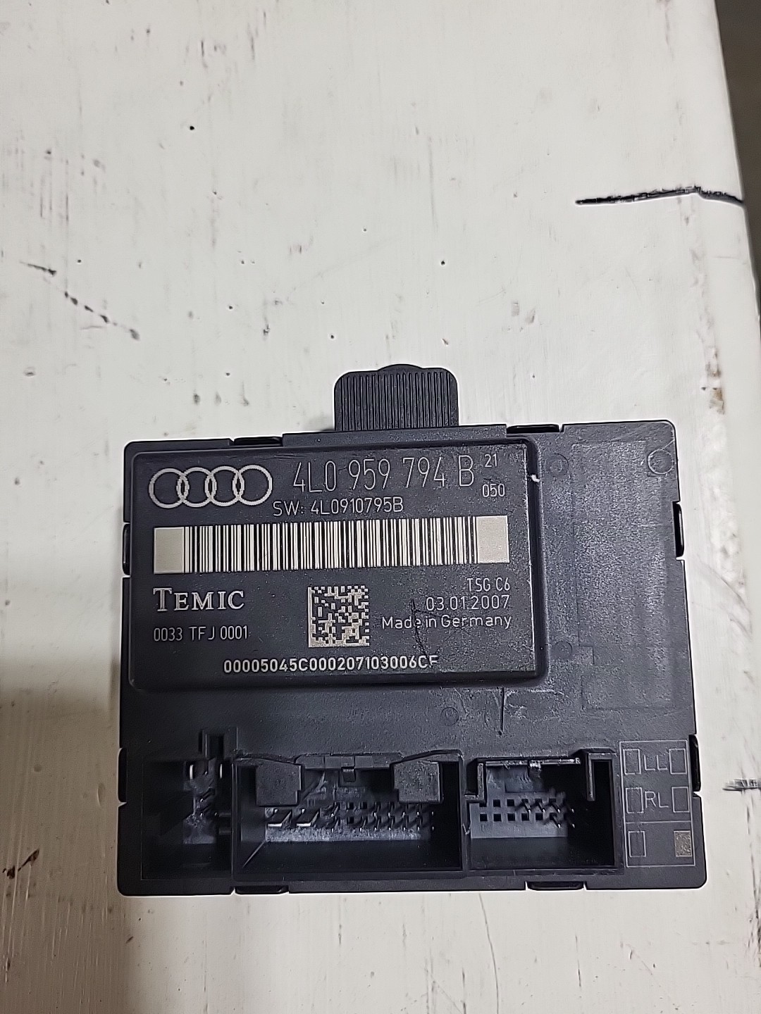 Audi 2009-2015 AUDI Q7 – FRONT RIGHT DOOR CONTROL MODULE UNIT OEM 4F0959792T