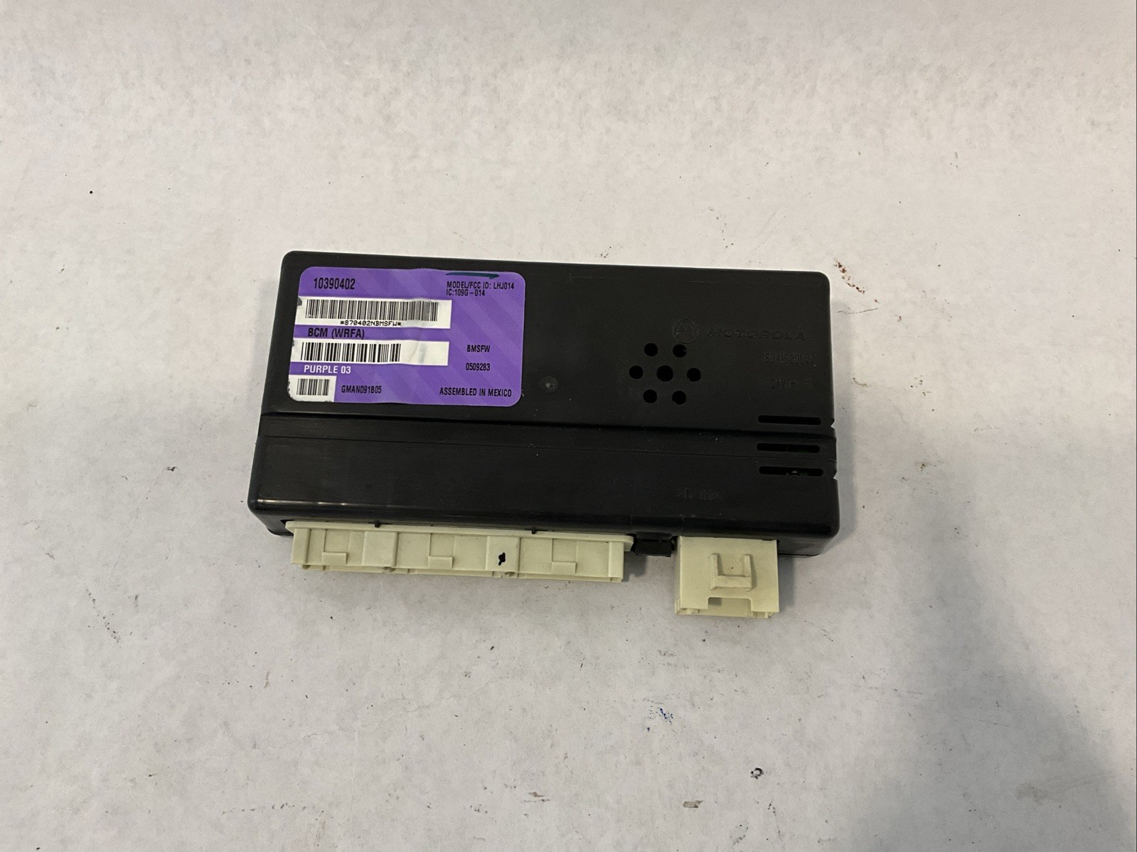 2005-2006 Chevrolet Equinox Body Control Module Unit BCM OEM 10390402 Tested