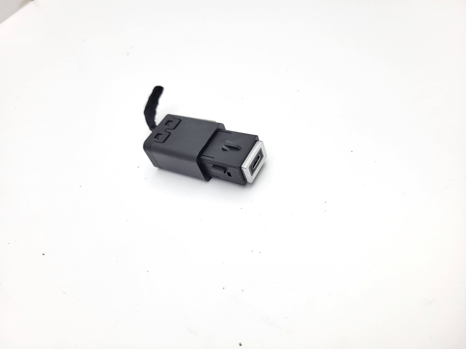 USB TYPE-C SOCKET PORT CONNECTION 98313506VV PEUGEOT 2008 MK2 P24 2024