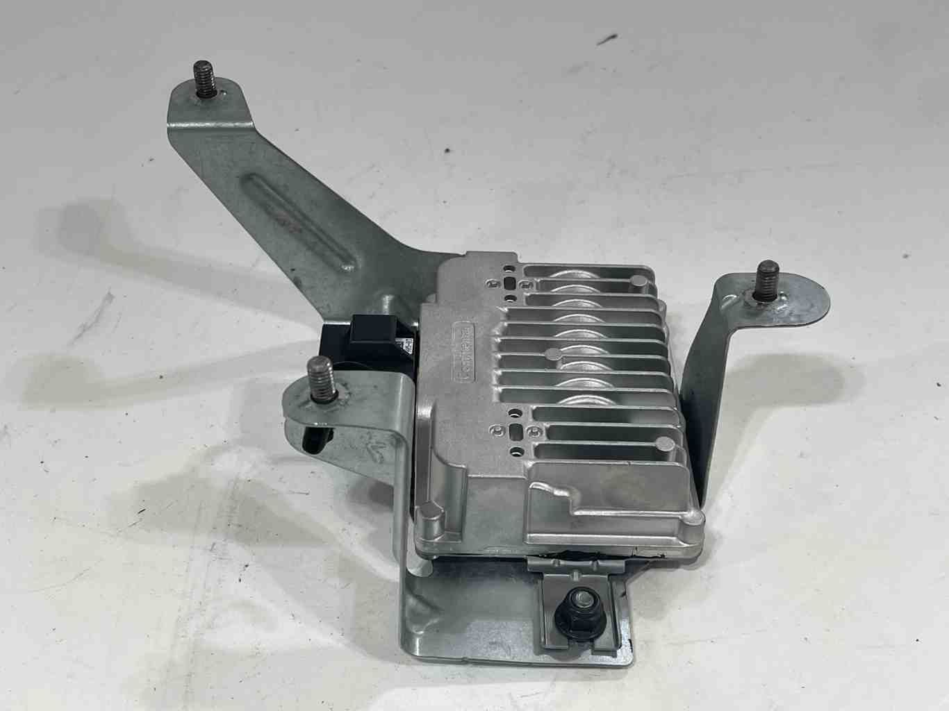 2010 – 2016 LAND ROVER LR4 Fuel Pump Control Module w Bracket OEM