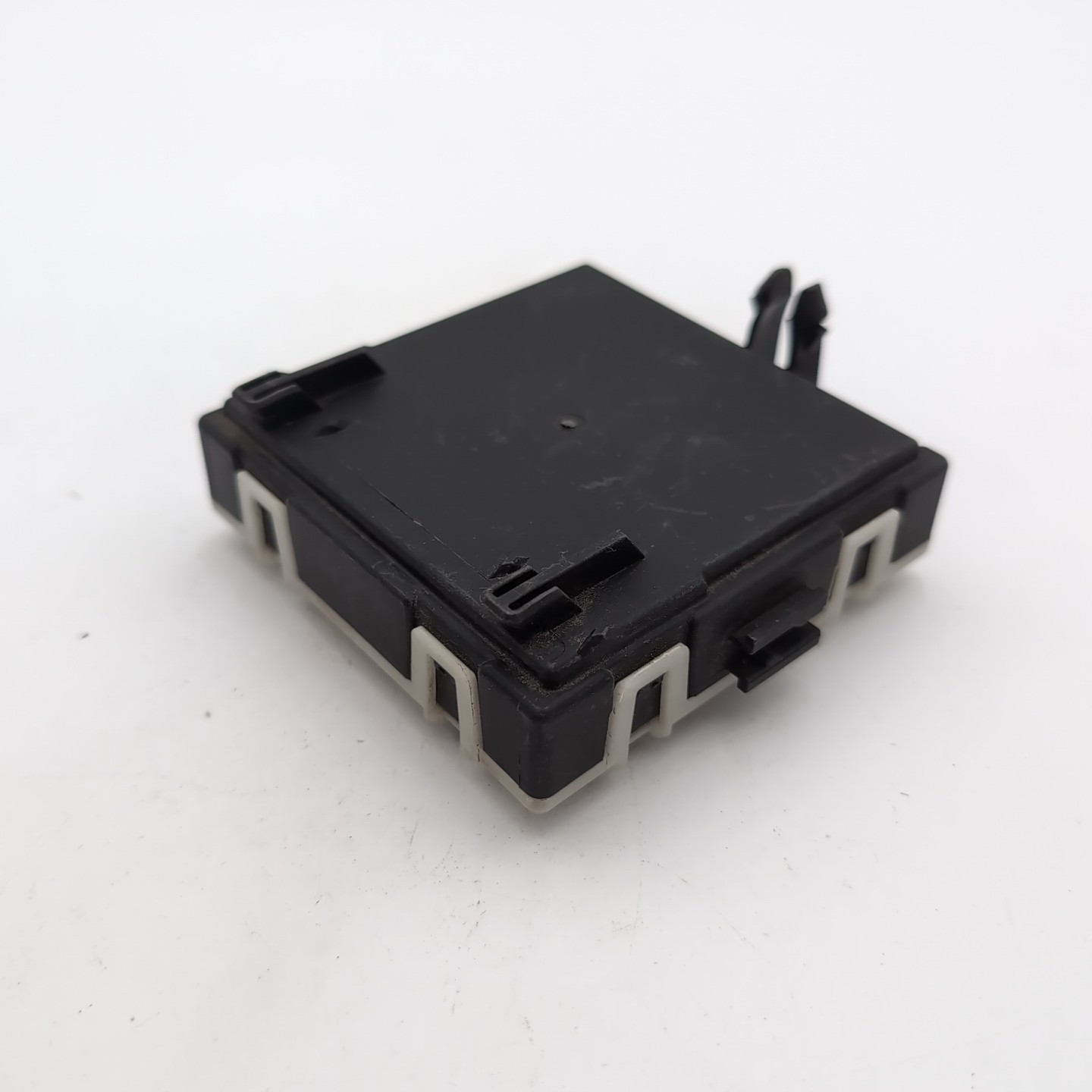 2017 – 2021 MERCEDES C300 W205 REAR RIGHT SIDE DOOR CONTROL UNIT OEM A2139003022