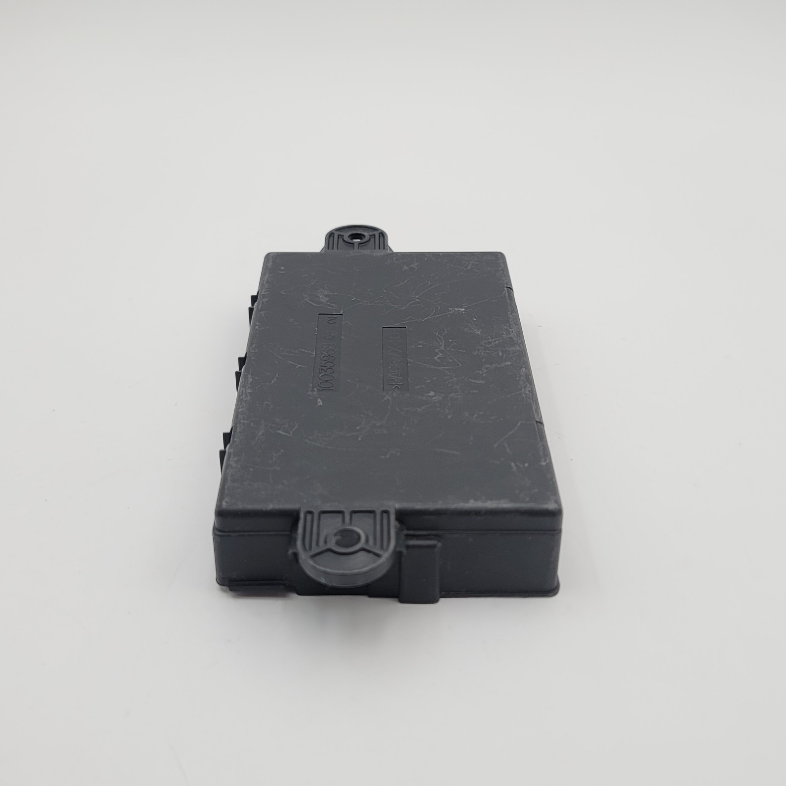 2007 – 2013 Mercedes W221 S400 S550 Rear Side Door Control Unit A2219001101