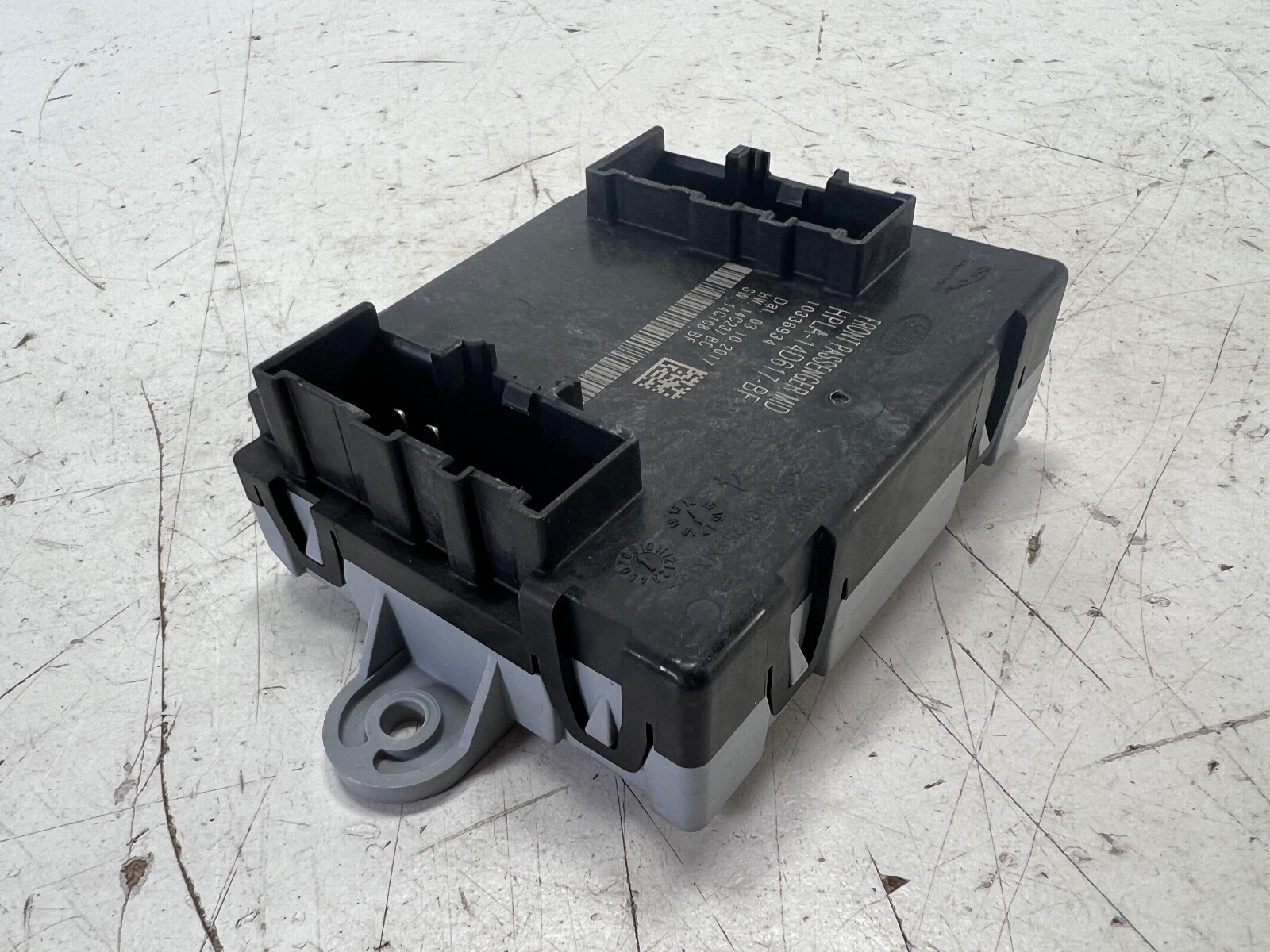 2017-2020 JAGUAR F-PACE FRONT RIGHT PASSENGER SIDE DOOR CONTROL MODULE UNIT OEM