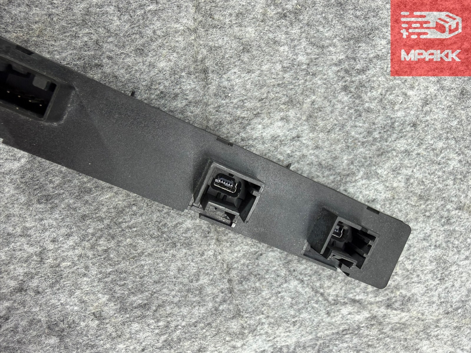 2017-2020 Chevrolet Suburban Tahoe HDMI Dual USB AUX Port Panel OEM 84252643