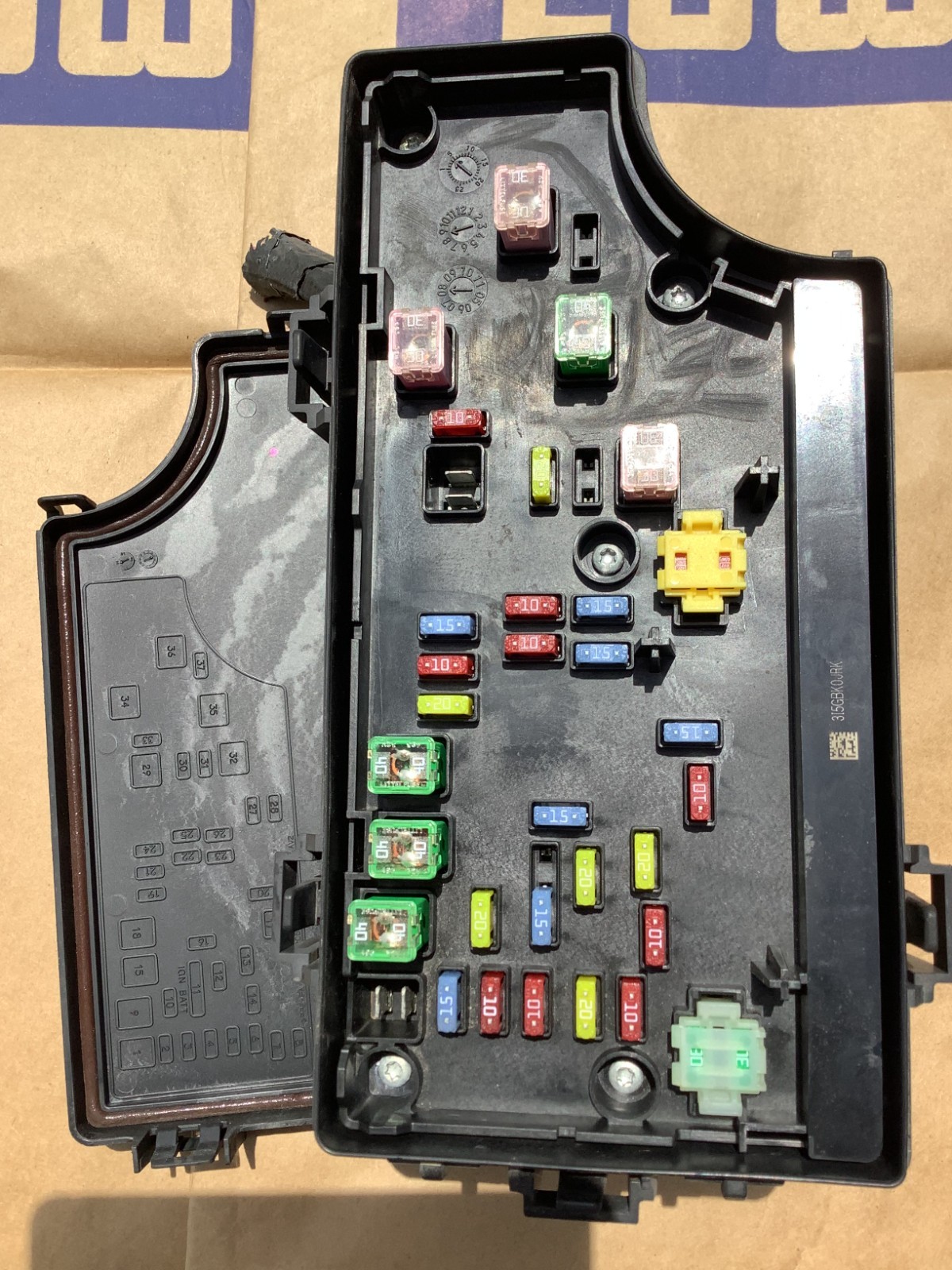 2008-2009 Dodge Caliber Patriot Compass TIPM Fuse Box P68048117AA OEM __