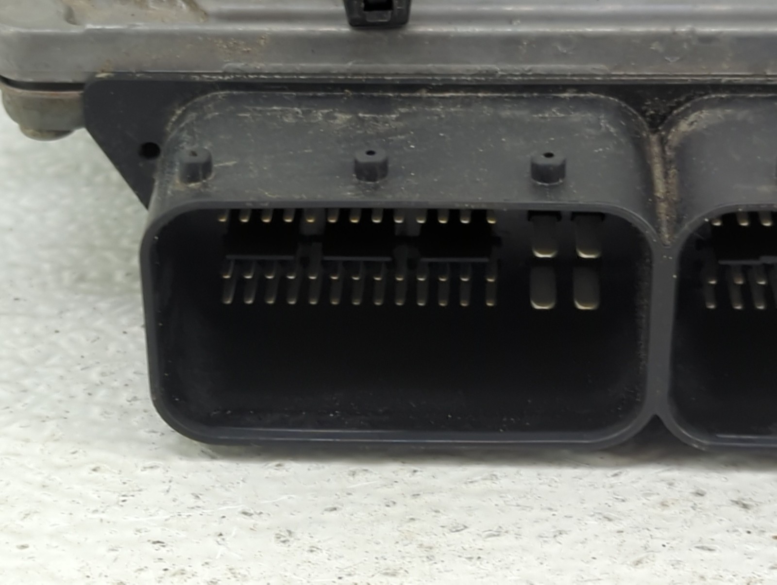 Mercedes-benz E-class Engine Control Computer Ecu Pcm Ecm Pcu Oem U0Q8U