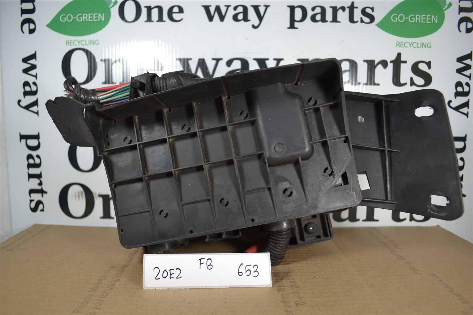 15812628 BUICK ALURE LACROSSE 2006-09 ENGINE BAY Fuse Box Junction BOX 20E2 653