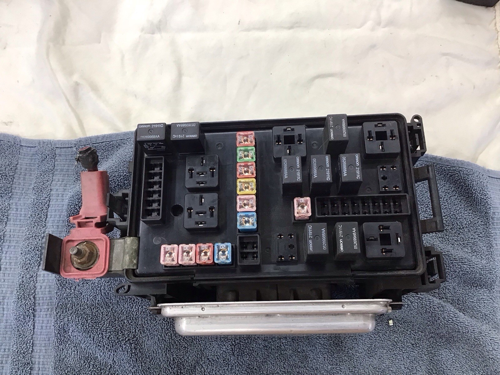OEM 2005-2007 Dodge Magnum Chrysler 300 BCM Module Fuse Box 04692032AI