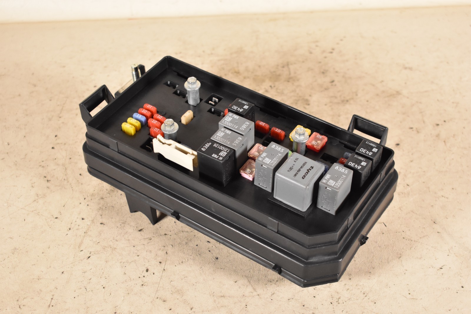08 CADILLAC DTS LUCERNE ENGINE BAY FUSE BOX JUNCTION BOX RELAY 25821690 OEM