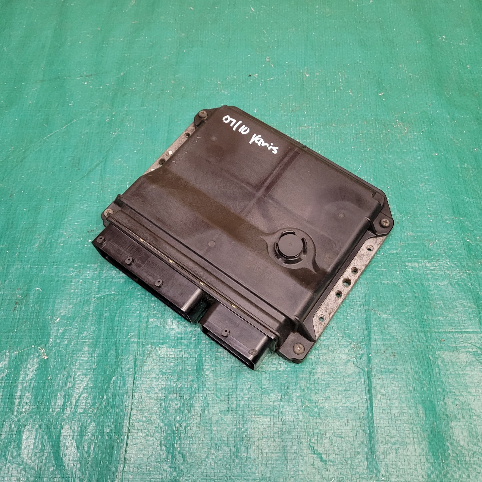 2010 Toyota Yaris A/T ECM ECU Computer Engine Control Module OEM 89661-52L70
