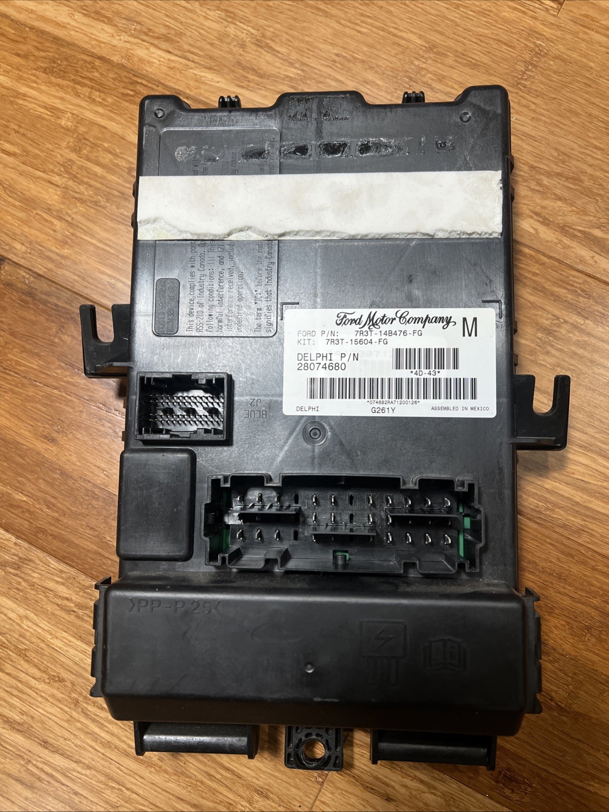 07-09 Ford Mustang FUSE BOX POWER BCM BCU Body Control Module 7R3T-14B476-FG
