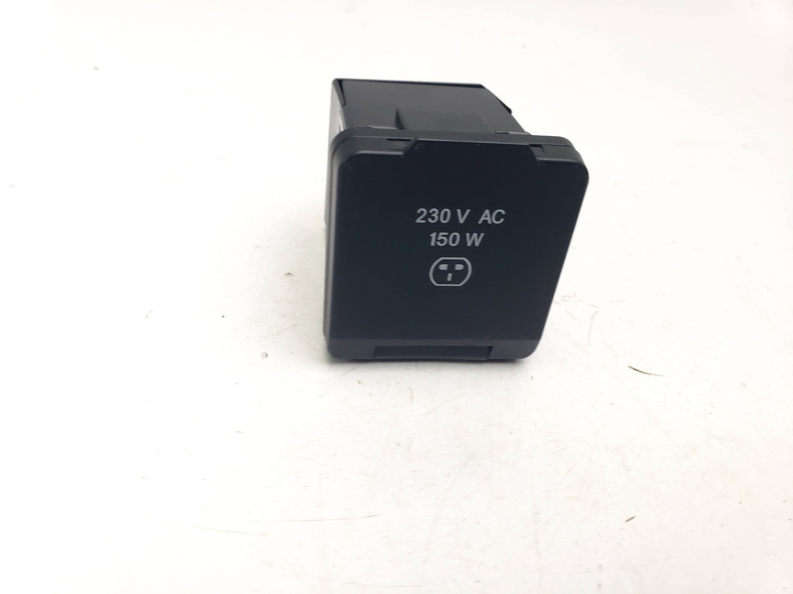 JEEP CHEROKEE KL MK5 POWER SOCKET OUTLET 68141872AA 2014