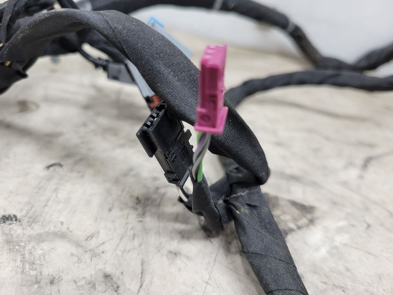 2015-2020 ESCALADE CENTER CONSOLE WIRING HARNESS 84179356 84094825 15-20