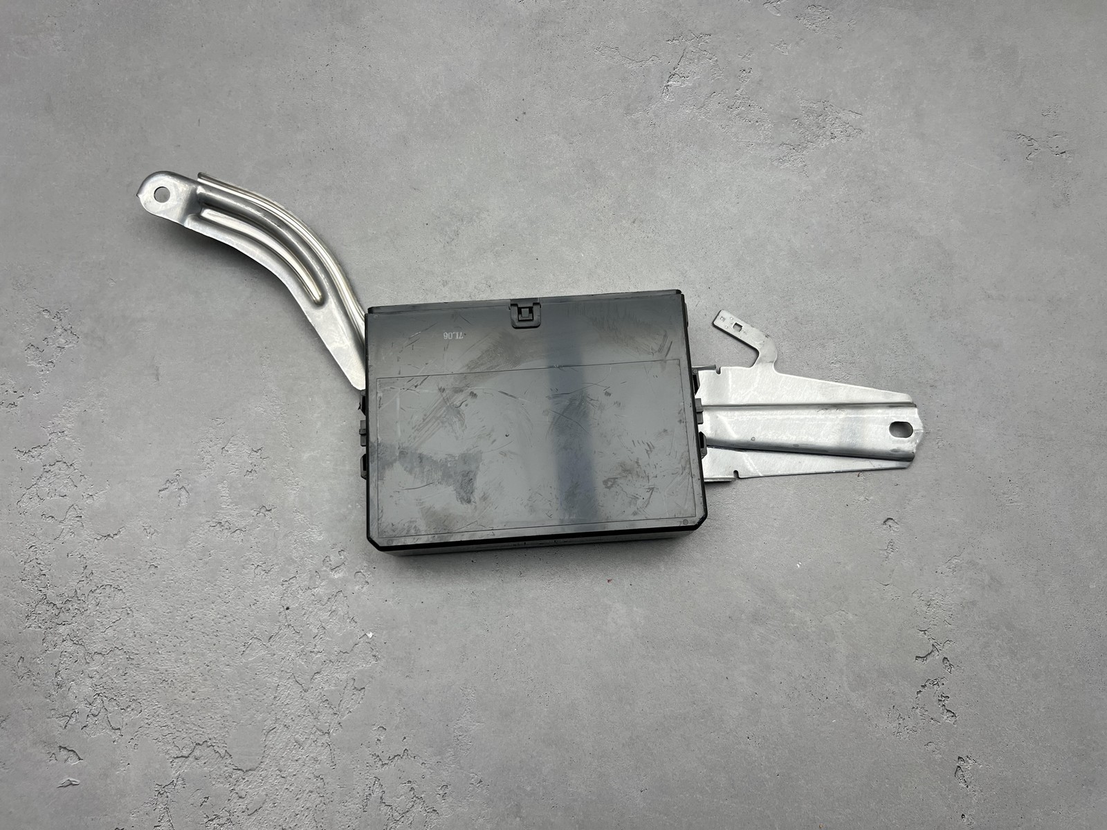 07-2009 LEXUS LS460 LS600h Door Multiplex Control Module Front Left 89222-50280