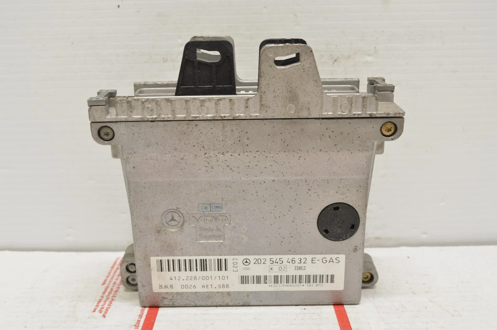 1996-2000 Mercedes-Benz C280 2025454632 Throttle Control Module Unit Ecm A69 046