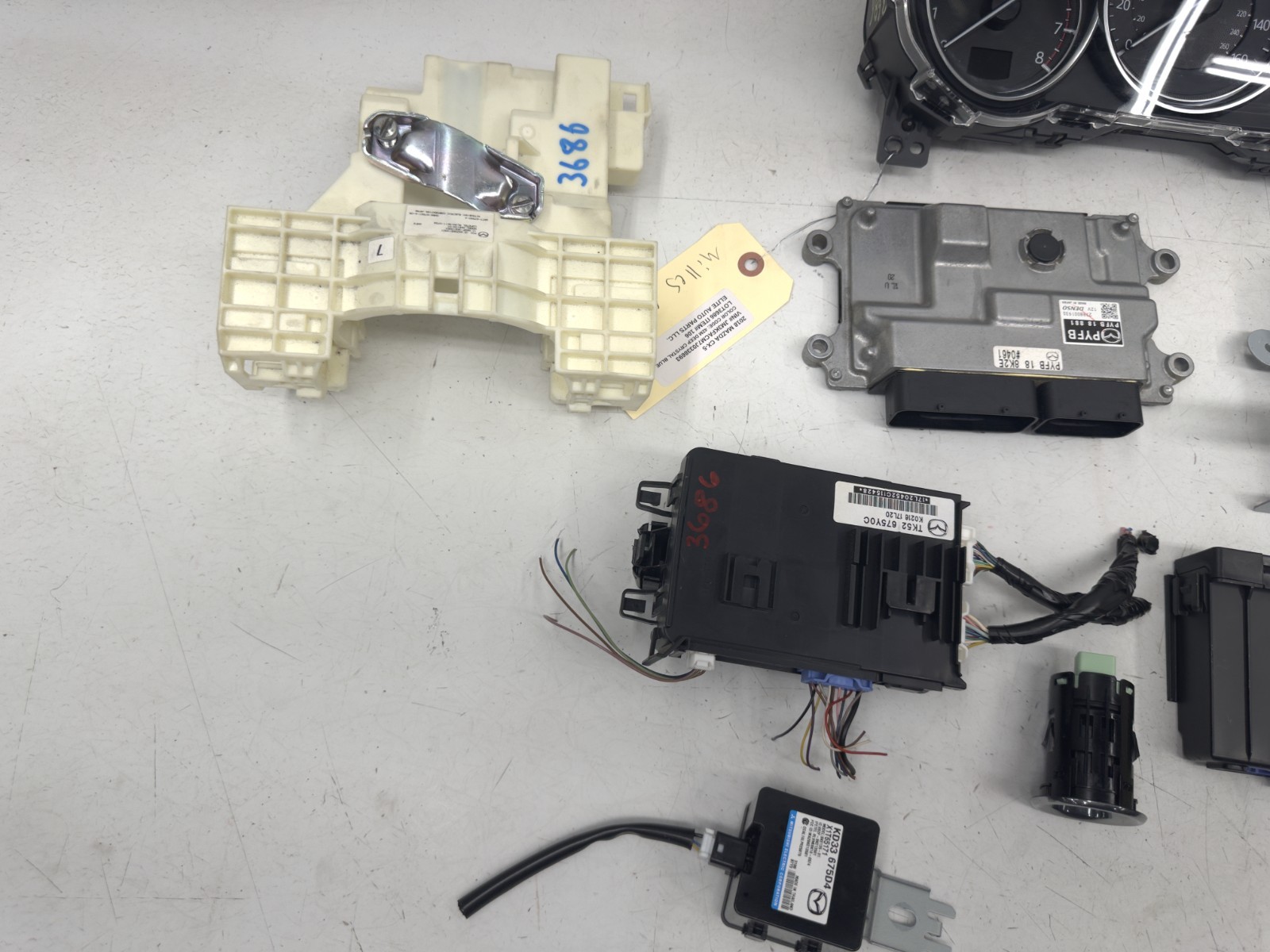 18-25 MAZDA CX-5 ECU ENGINE CONTROL MODULE & SPEEDOMETER CLUSTER SET OEM LOT3686