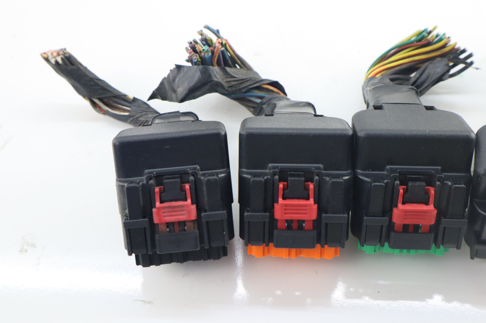 05 Dodge Durango 5.7L Hemi ECU Engine Computer 56028 973AF WIRE CONNECTORS PLUGS