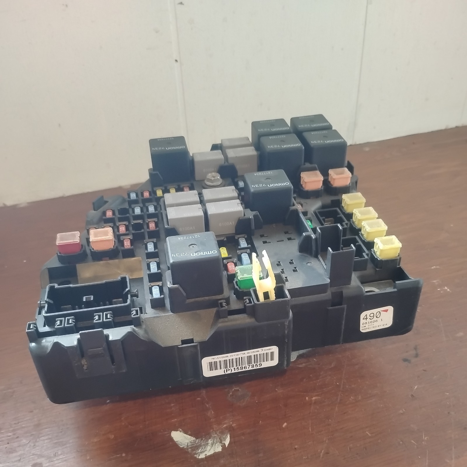 2005-2007 Cadillac STS Engine Bay Fuse Circuit Relay Box Block 15867859 OEM