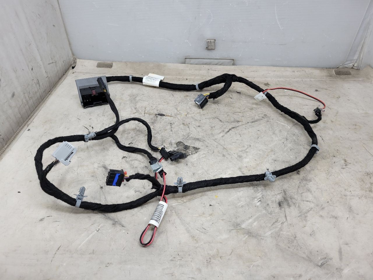 2017 ESCALADE RH FRONT PASSENGER DOOR PANEL WIRE HARNESS 84030288