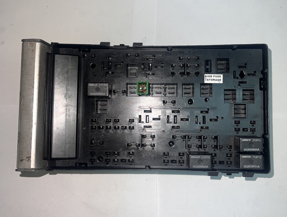 2006 Dodge Caravan Engine Fuse Box Relay 05144506AE