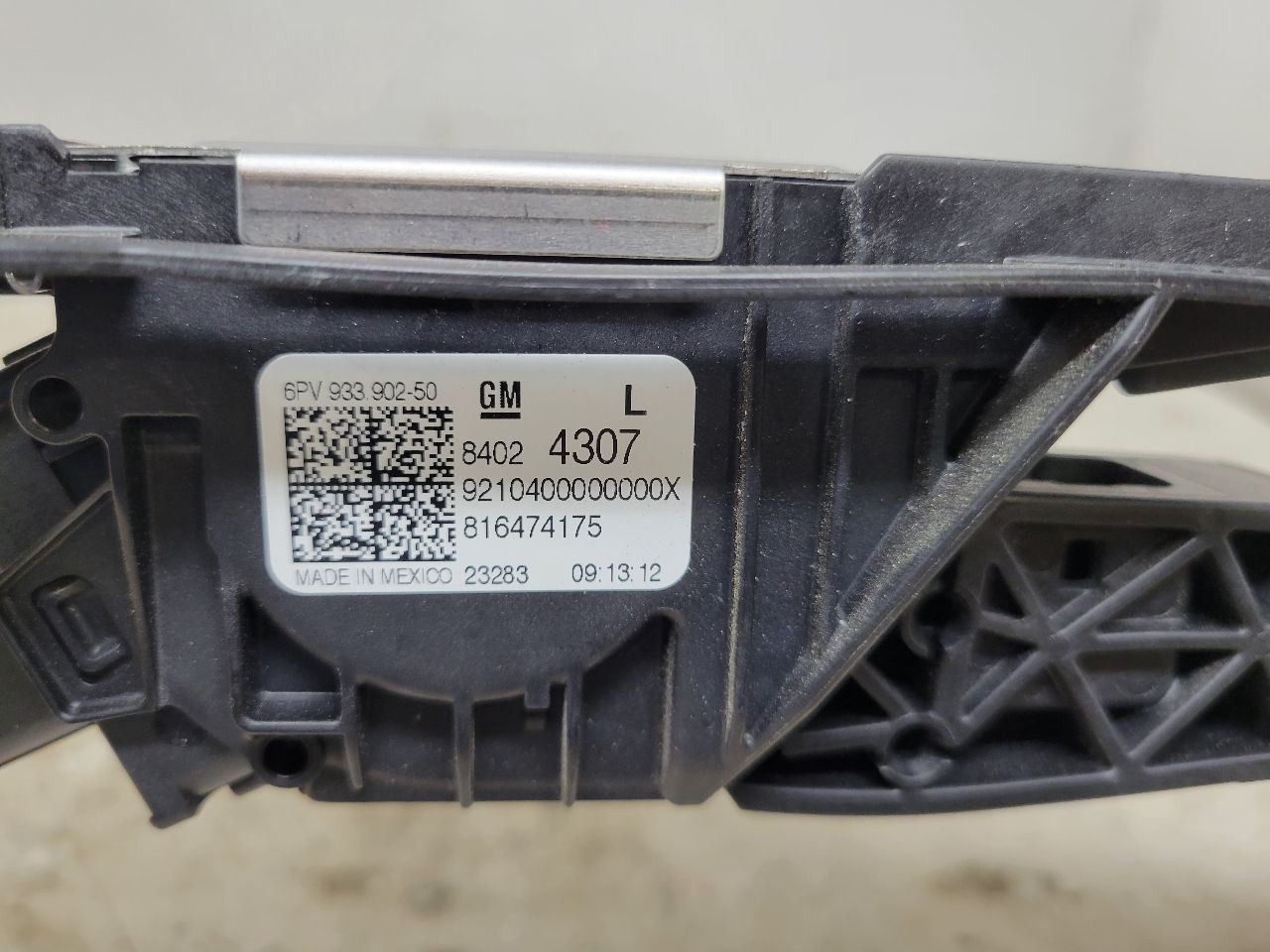 2019-2024 SIERRA SILVERADO GAS PEDAL THROTTLE POSITION SENSOR 84024307