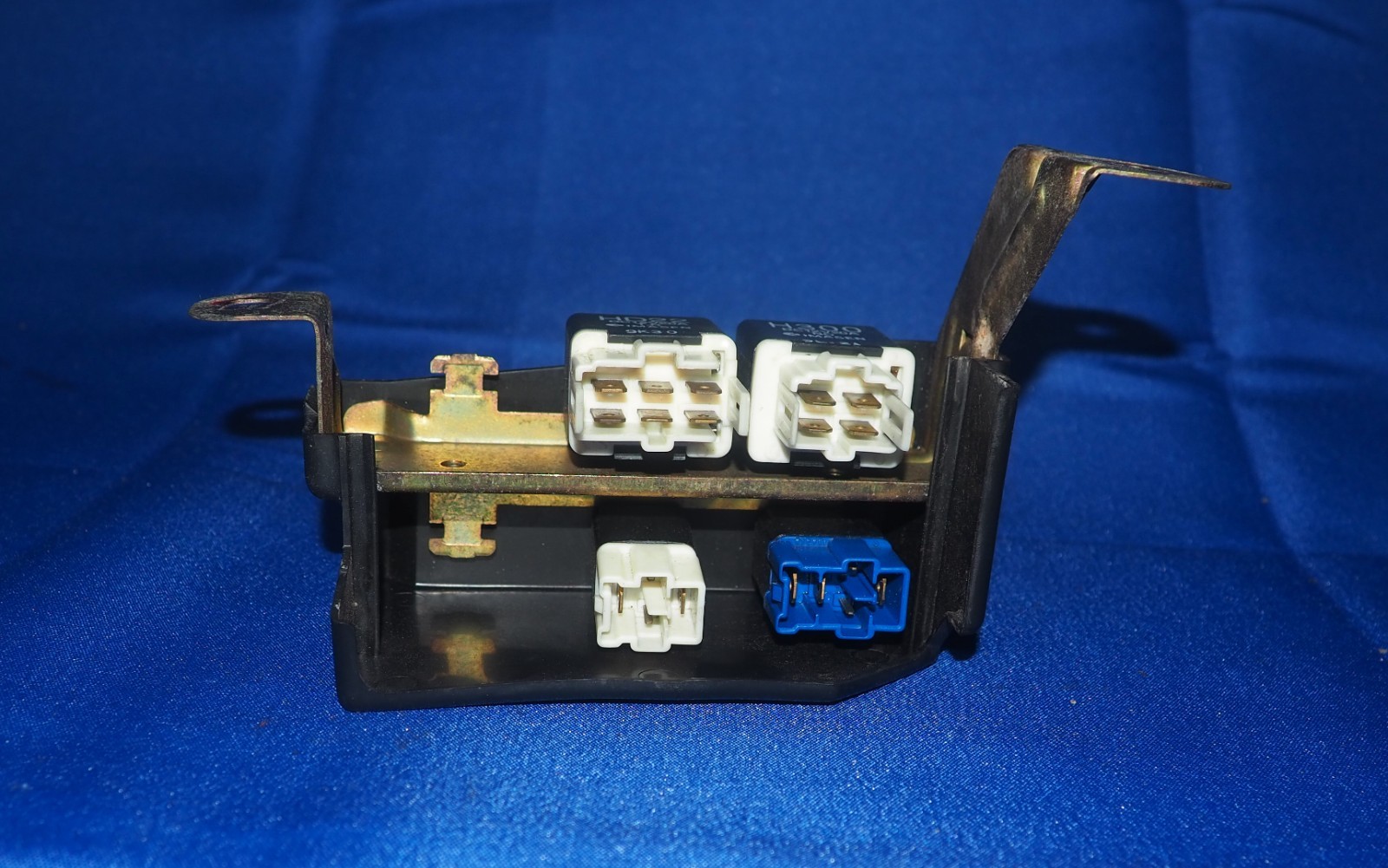 1990-1997 Mazda MX-5 Miata Engine Bay Fuse Relay Bracket OEM W/Warranty