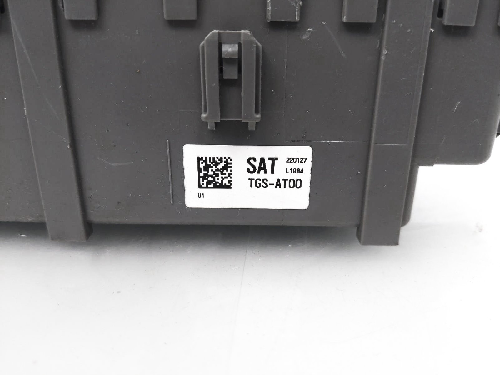 2022-2023 Honda Passport Cabin Room Inside Fuse Box – 1 Minor Chipped Clip