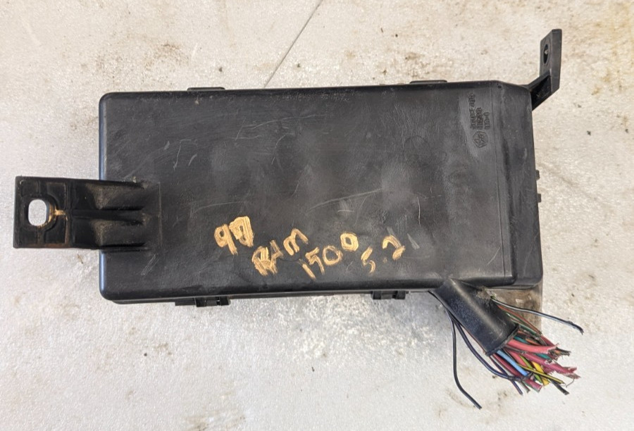 1997 Dodge Ram Engine Bay Fusebox Relay Junction Box OEM 56021774