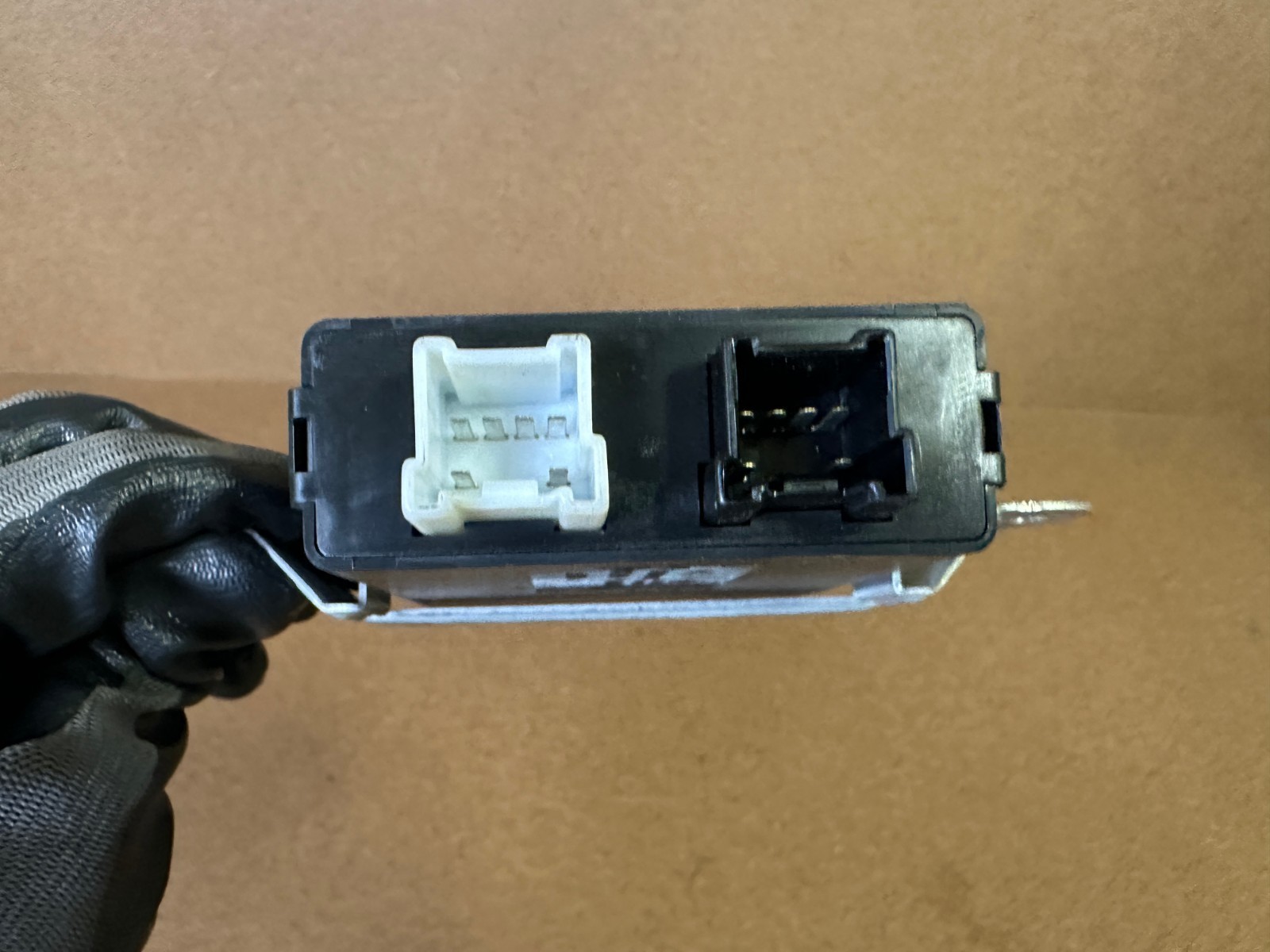 2001-2006 Hyundai Santa Fe Rear Windshield Wiper Control Module OEM 98750-26000