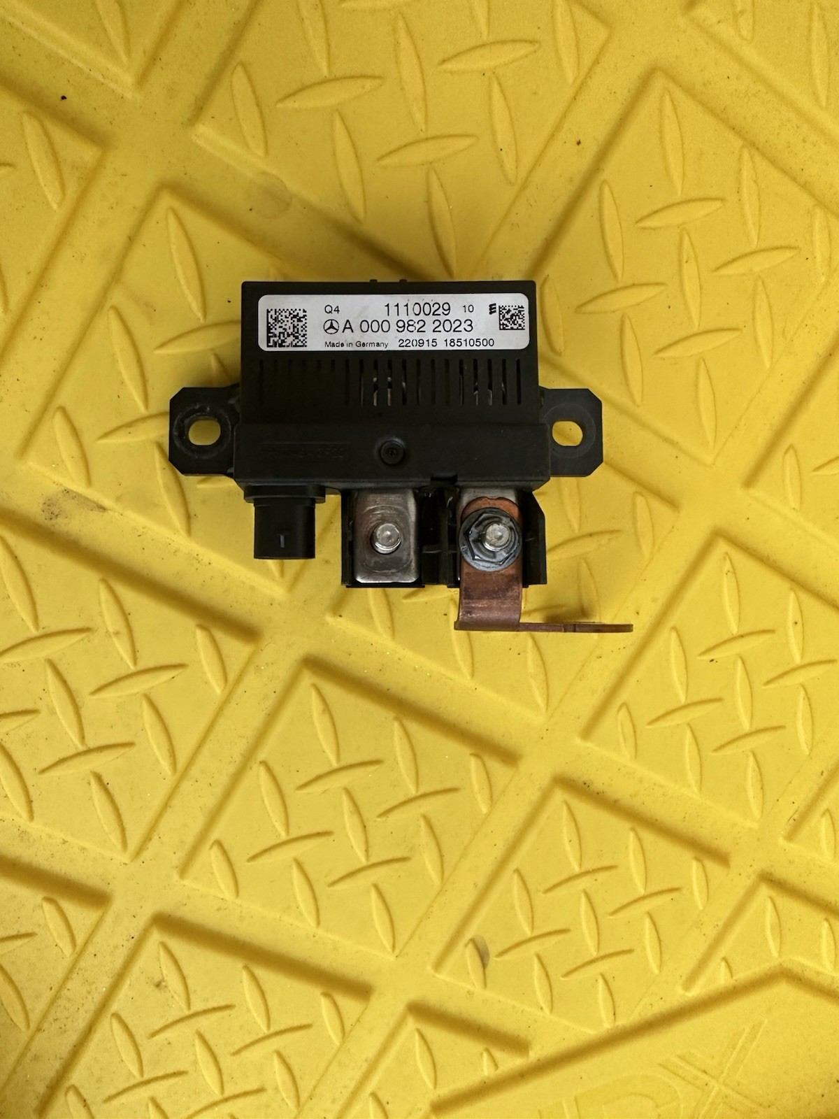 2016 – 2023 MERCEDES METRIS W447 BATTERY RELAY MONITORING CONTROL MODULE OEM