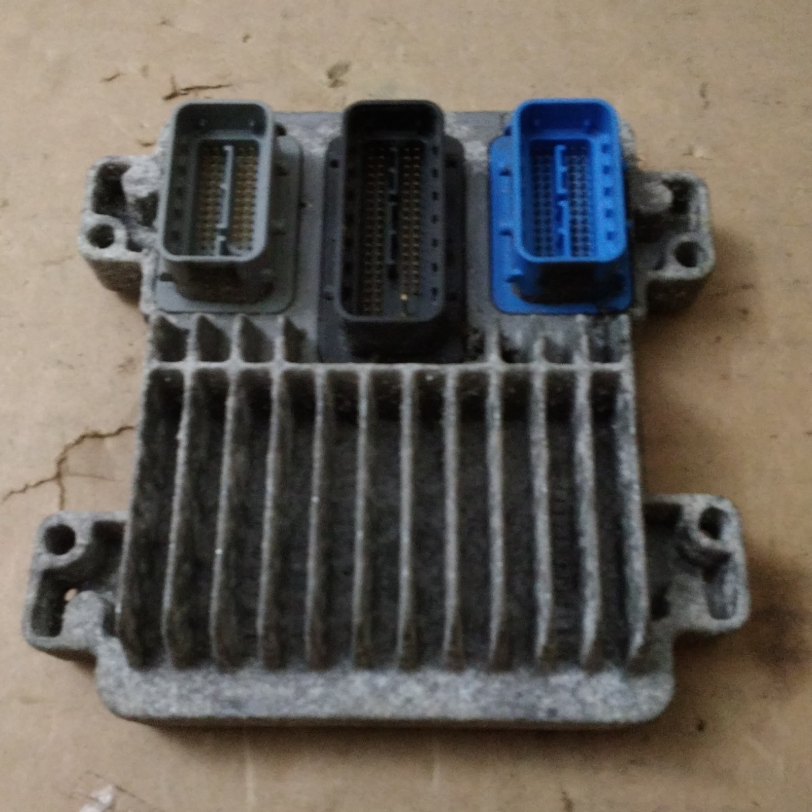 (2004 – 2006) Chevy ECM PCM Engine Computer (12591648) (OEM)