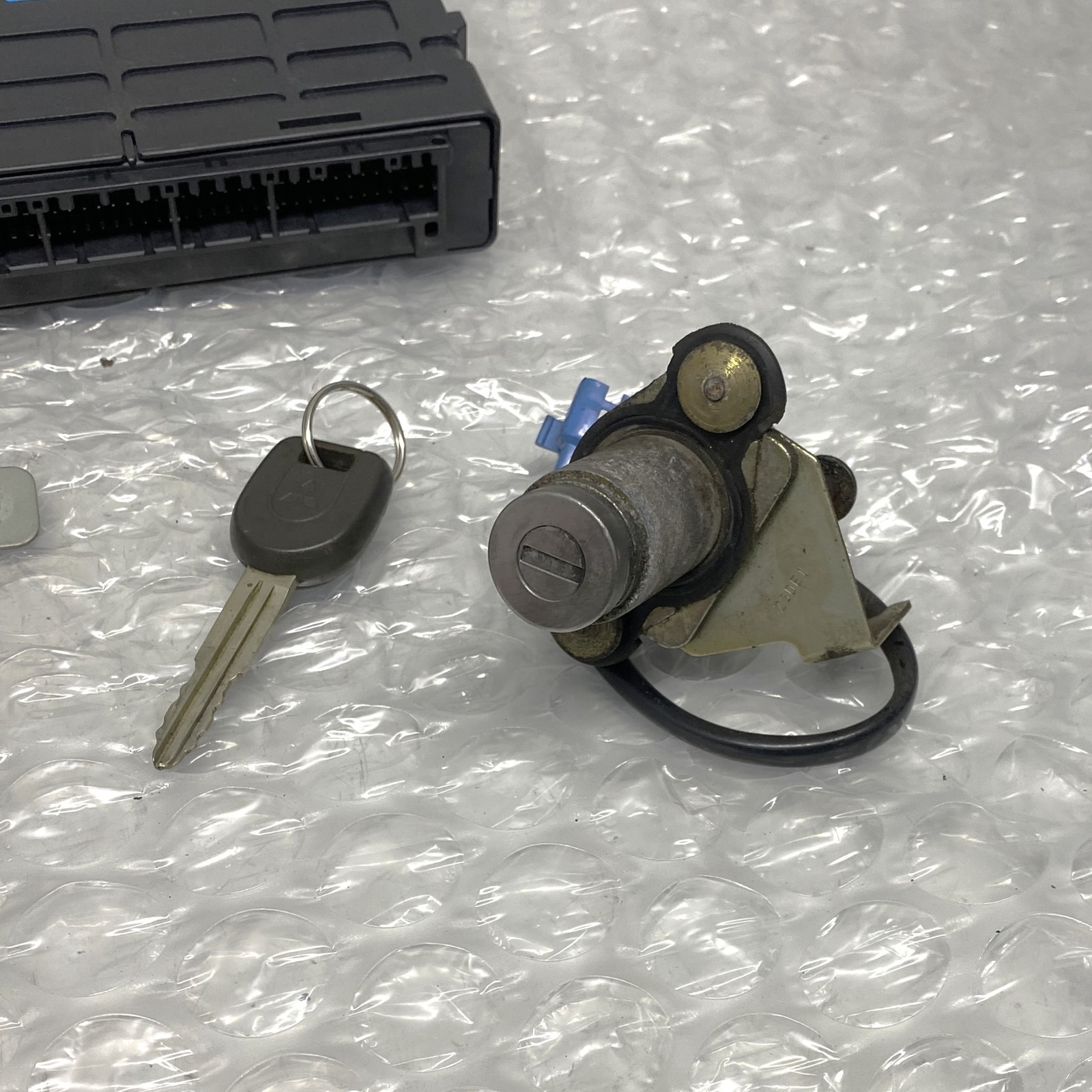 Transponder With Ecu And Lock Set See Description for PAJERO SHOGUN V78W MK3 3.2