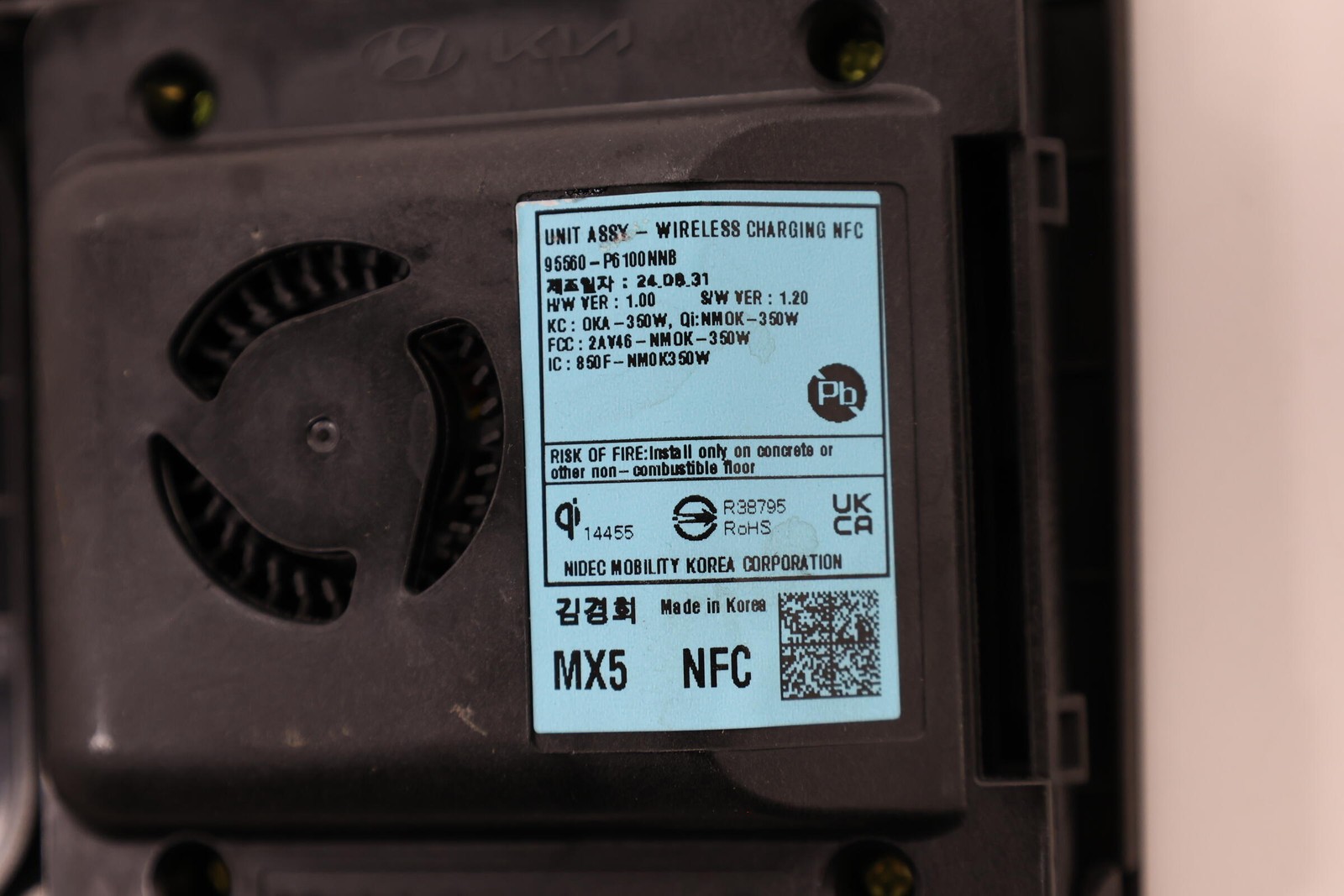 2024 – 2026 HYUNDAI SANTA FE CENTER CONSOLE WIRELESS BATTERY CHARGER MODULE OEM