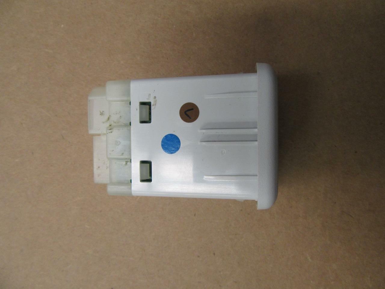 OEM Chevy Buick Cadillac White USB & Aux Plug Module For Center Console 13509943