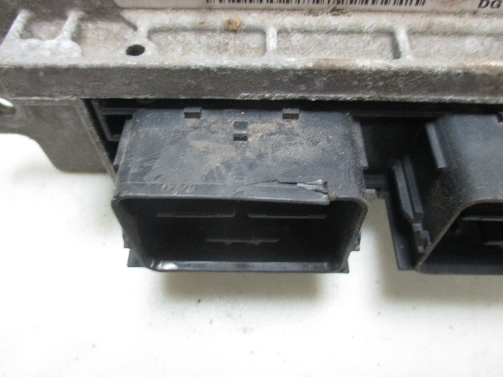 2013-2016 FORD TAURUS ECM ENGINE COMPUTER dg1a-12a650-sb Small Crack in Plug