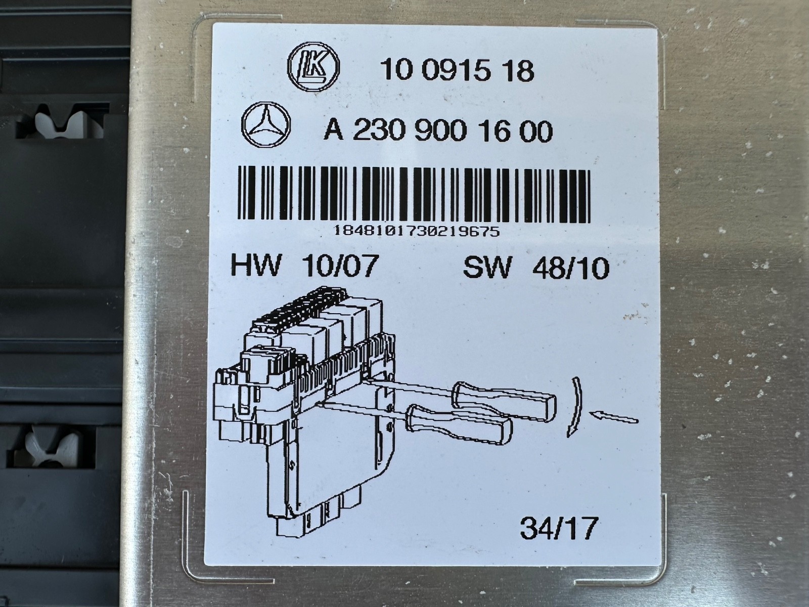 03-09 Mercedes-Benz R230 SL500 SL600 SL55 Front Fuse Box SAM Module A2309001600