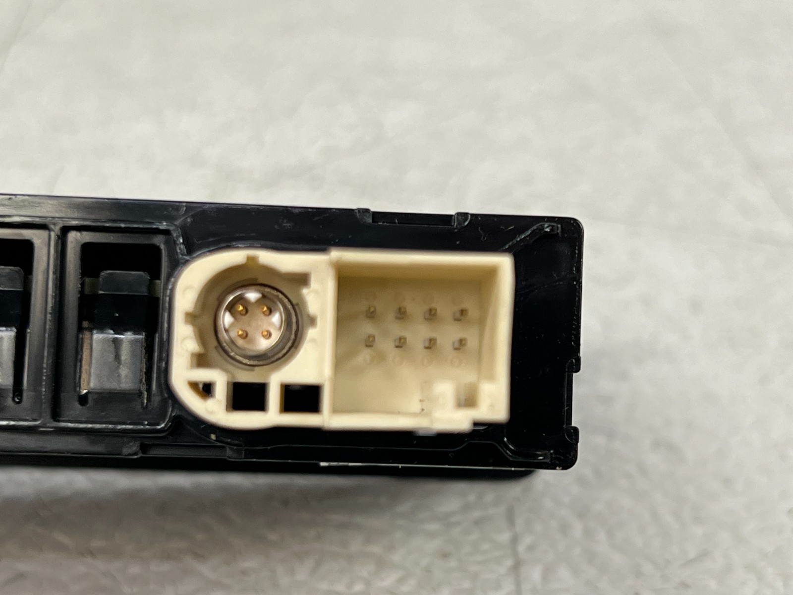 ⭐2020-2023 MERCEDES-BENZ GLC300 CENTER CONSOLE DUAL USB CHARGING PORT LOT2726