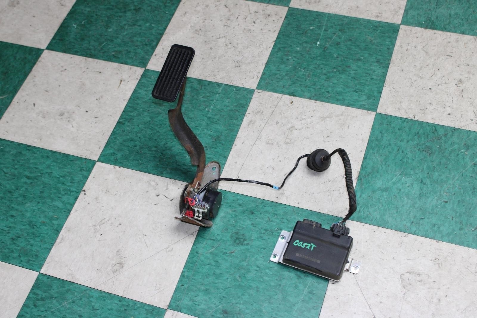 03-06 Silverado Throttle Control Module Computer Gas Pedal OE Harness OE WTY