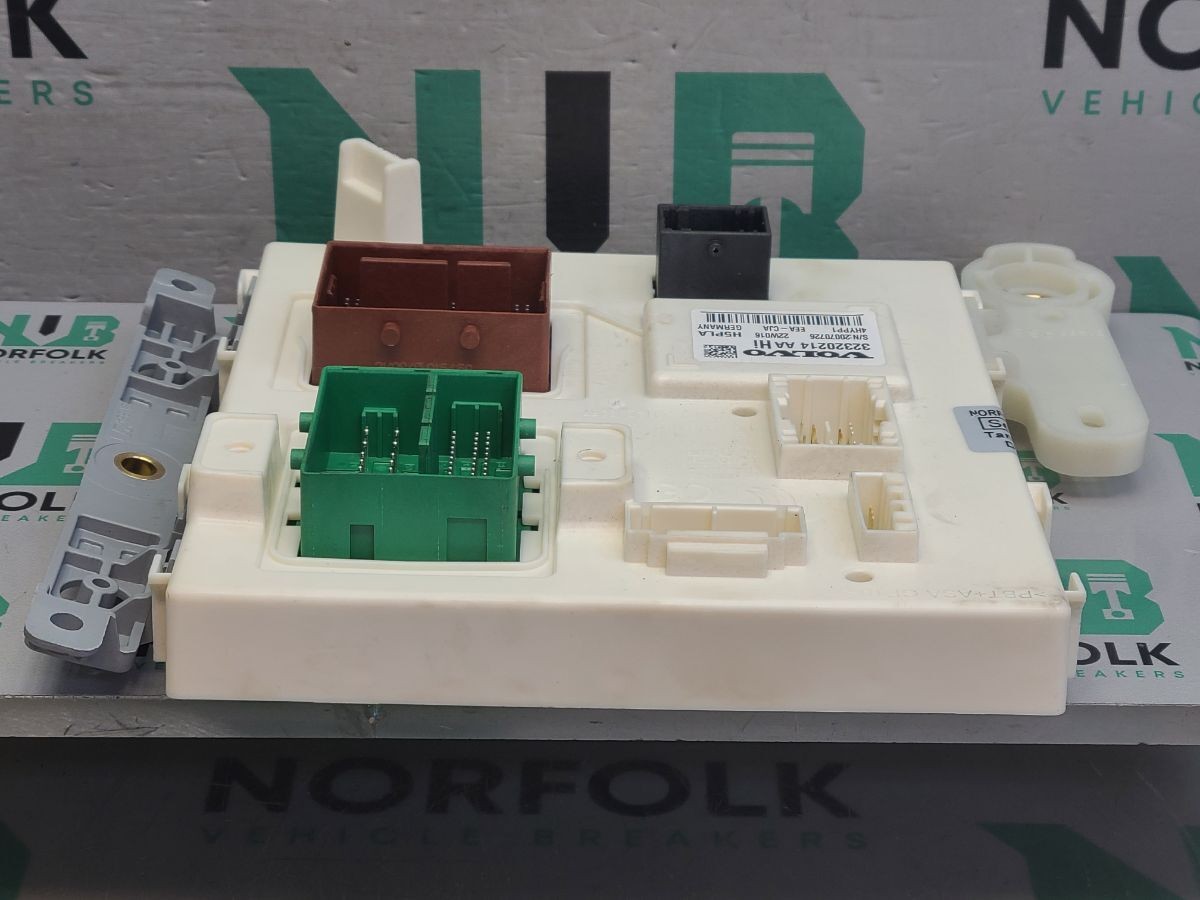 VOLVO XC60 MK2 Body Control Module BCM 32320214