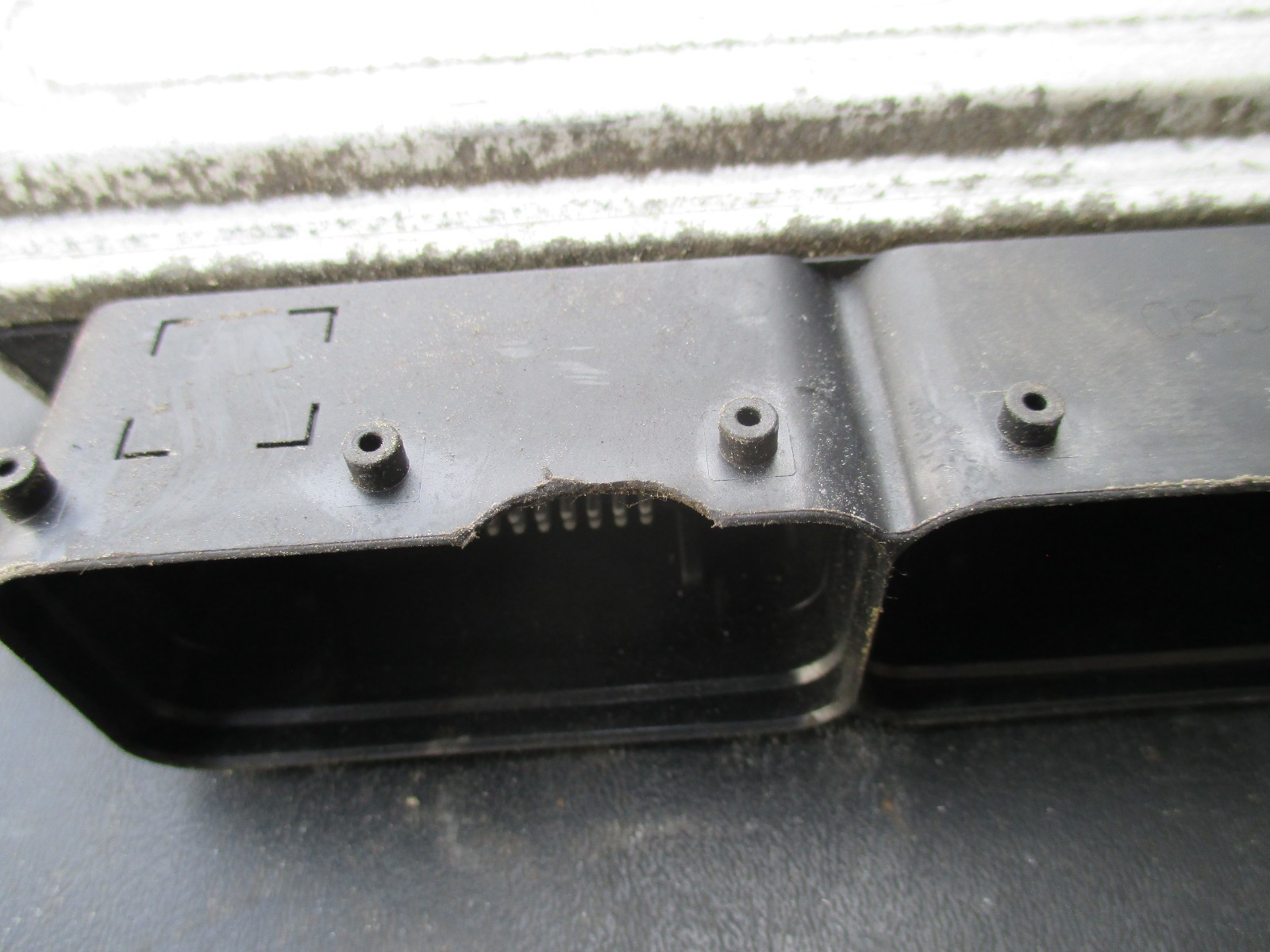 2018 KIA SORENTO ECM ENGINE COMPUTER 39130-2ggh3 Small Chip in Plug