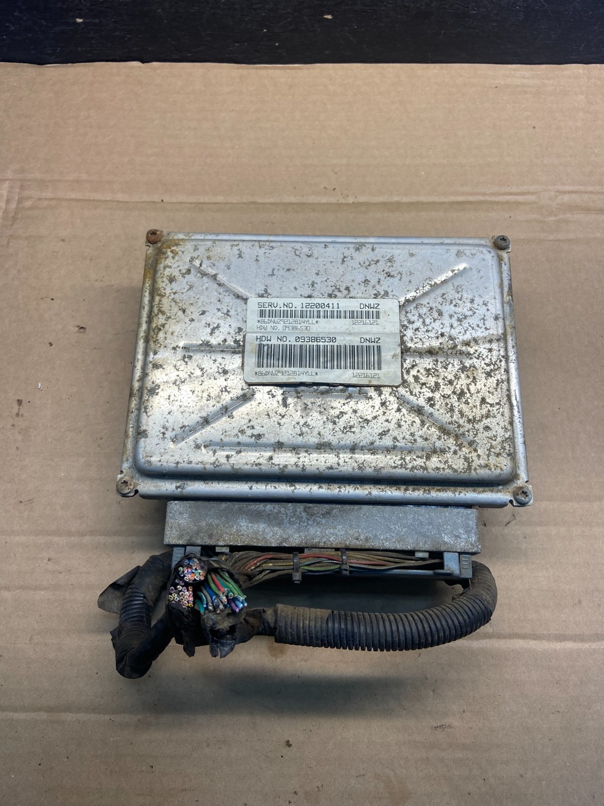 2001-2002 Silverado Tahoe Engine Computer Module 12200411 ECM ECU ae2476 DG