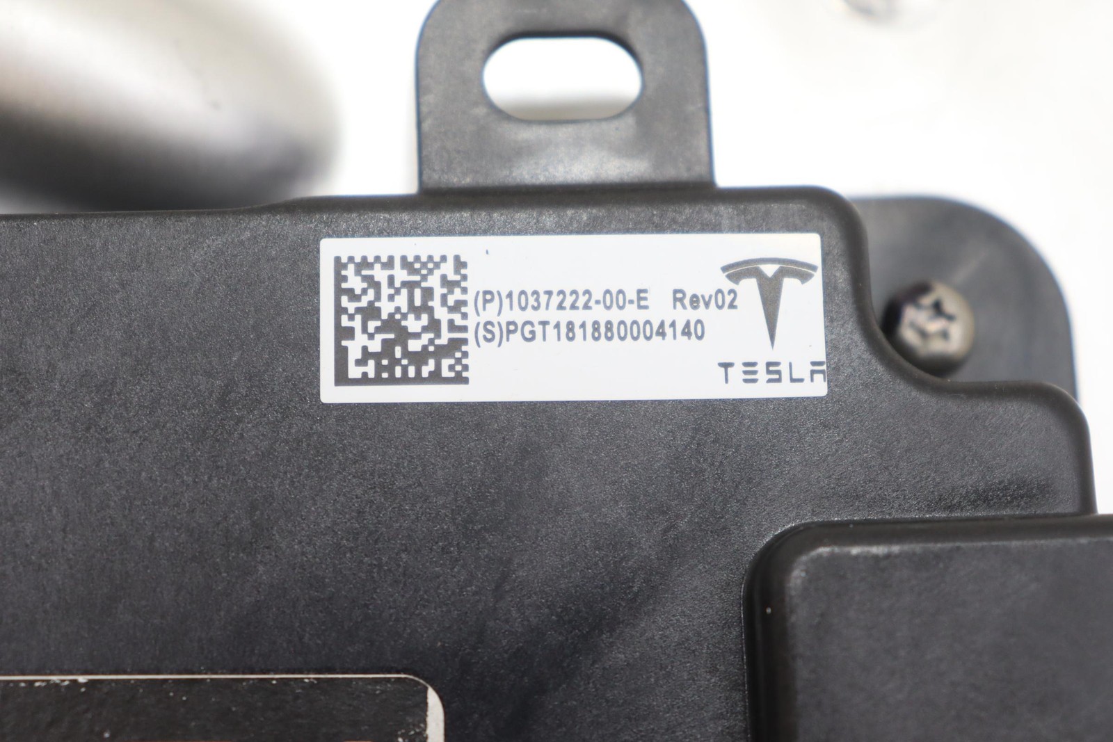 2016 – 2020 TESLA MODEL X FRONT LEFT DOOR CONTROL MODULE UNIT OEM 103722200E