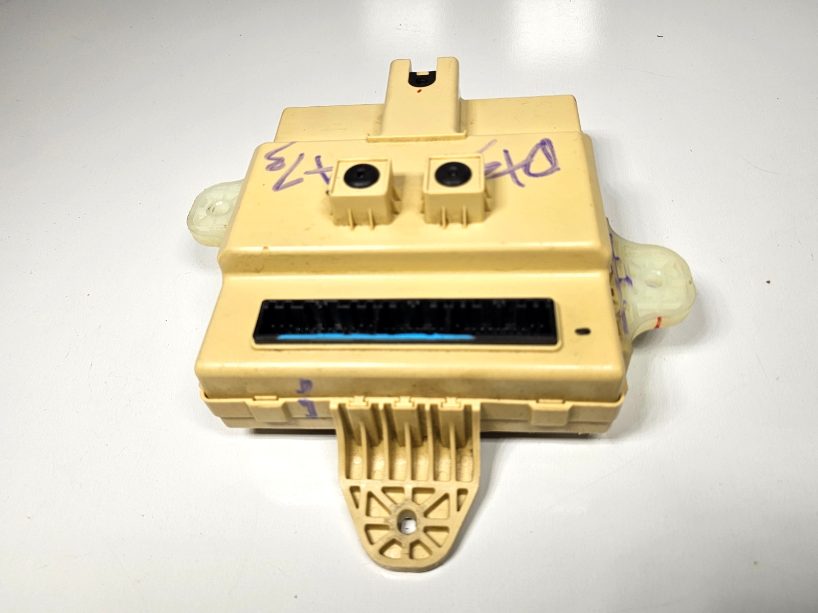 2013-2015 Kia Sorento Interior Fuse Box Body Control BCM 954001U250