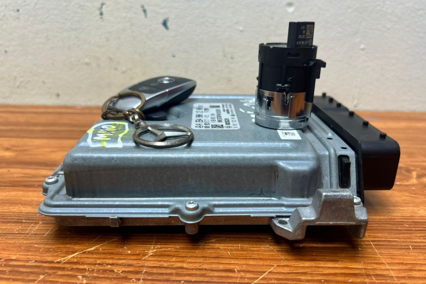 Mercedes W205 ECU Engine Control Module Ignition Switch Key Set A264 9001200 OEM