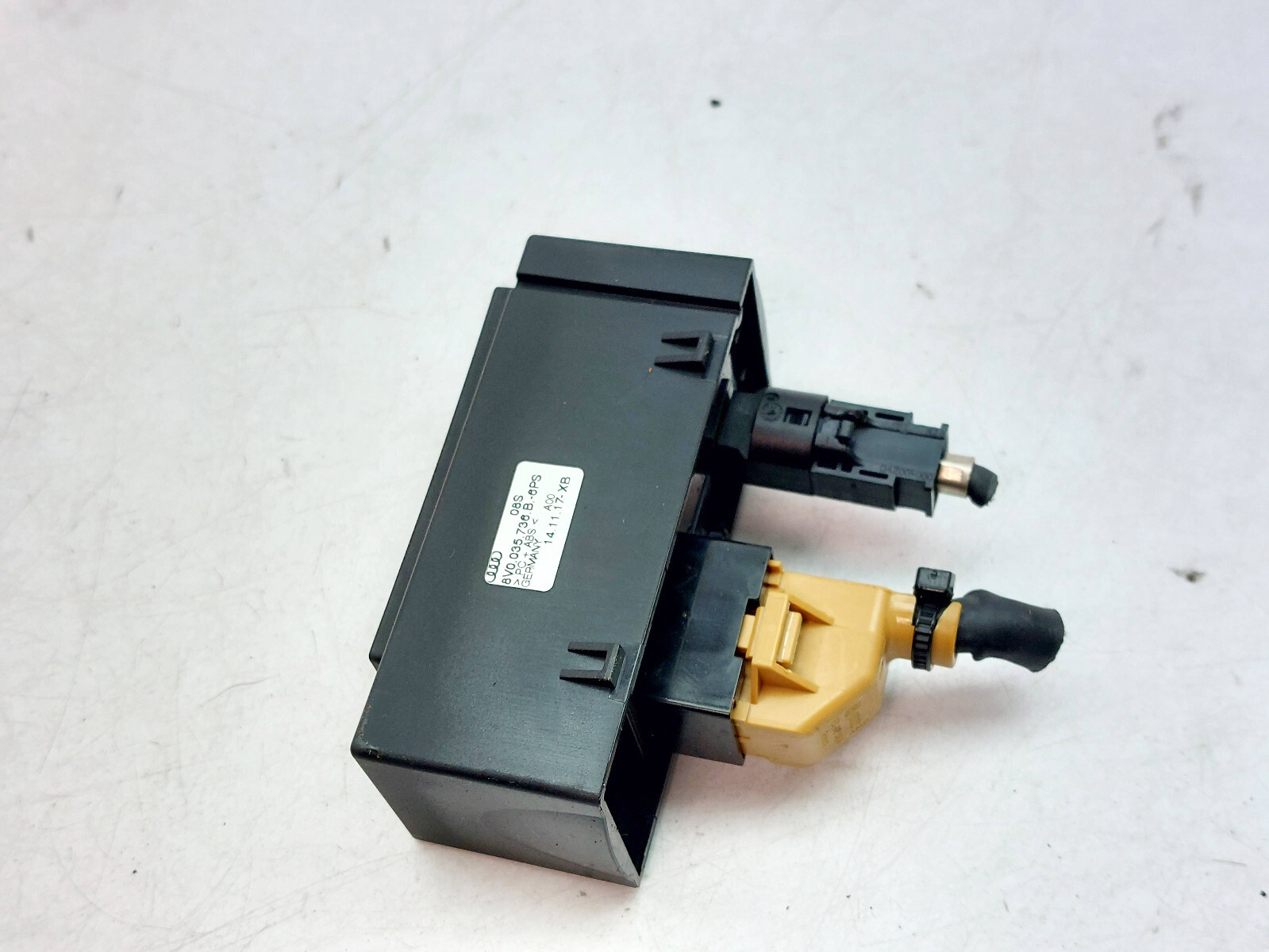 AUDI A3 8V 2015 USB & MMI AUDI MUSIC INTERFACE 8V0035736B