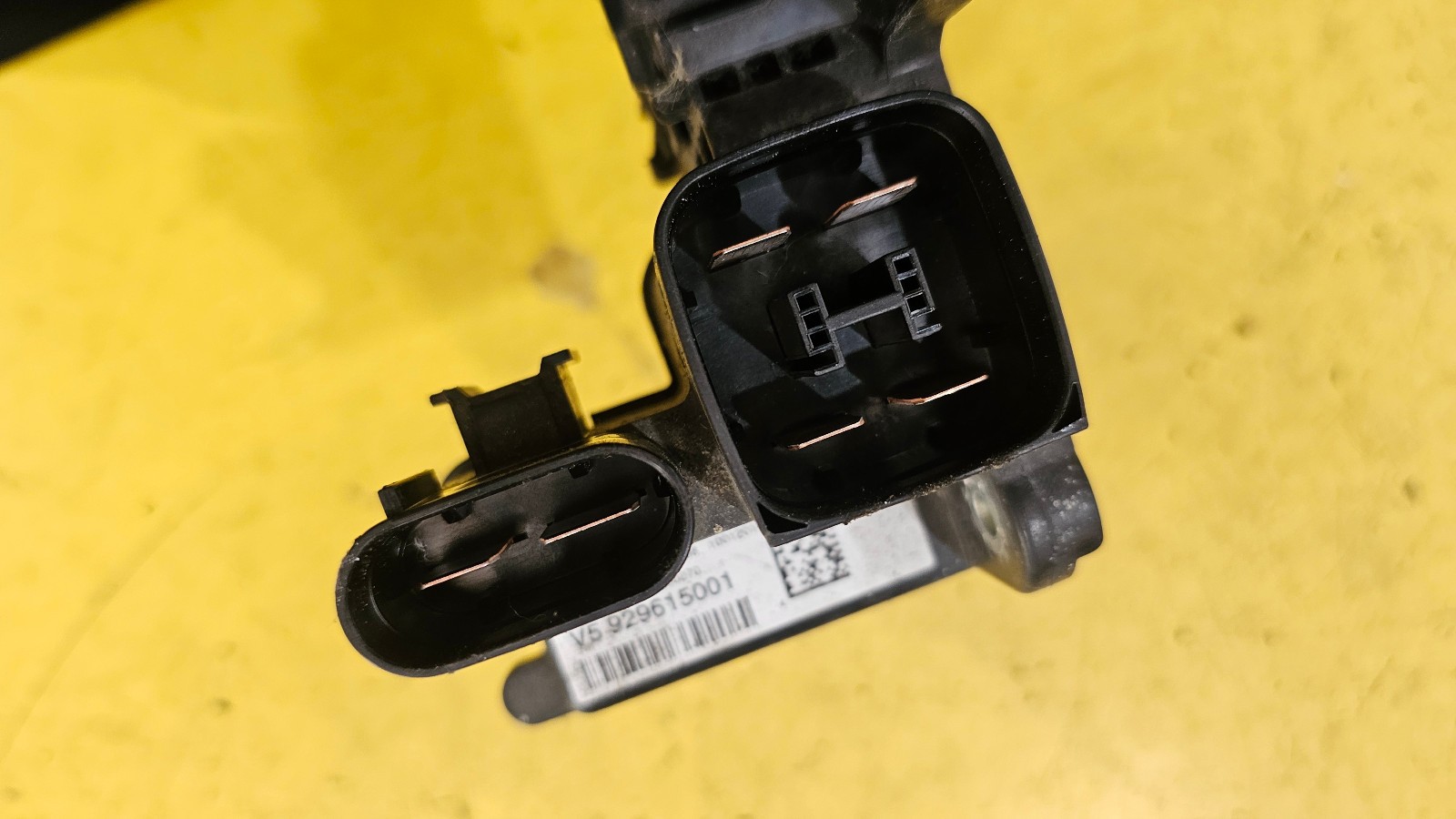 BMW 3 SERIES F30 320D 320i PRE LCI 2012-2015 BATTERY SUPPLY POWER DISTRIBUTOR