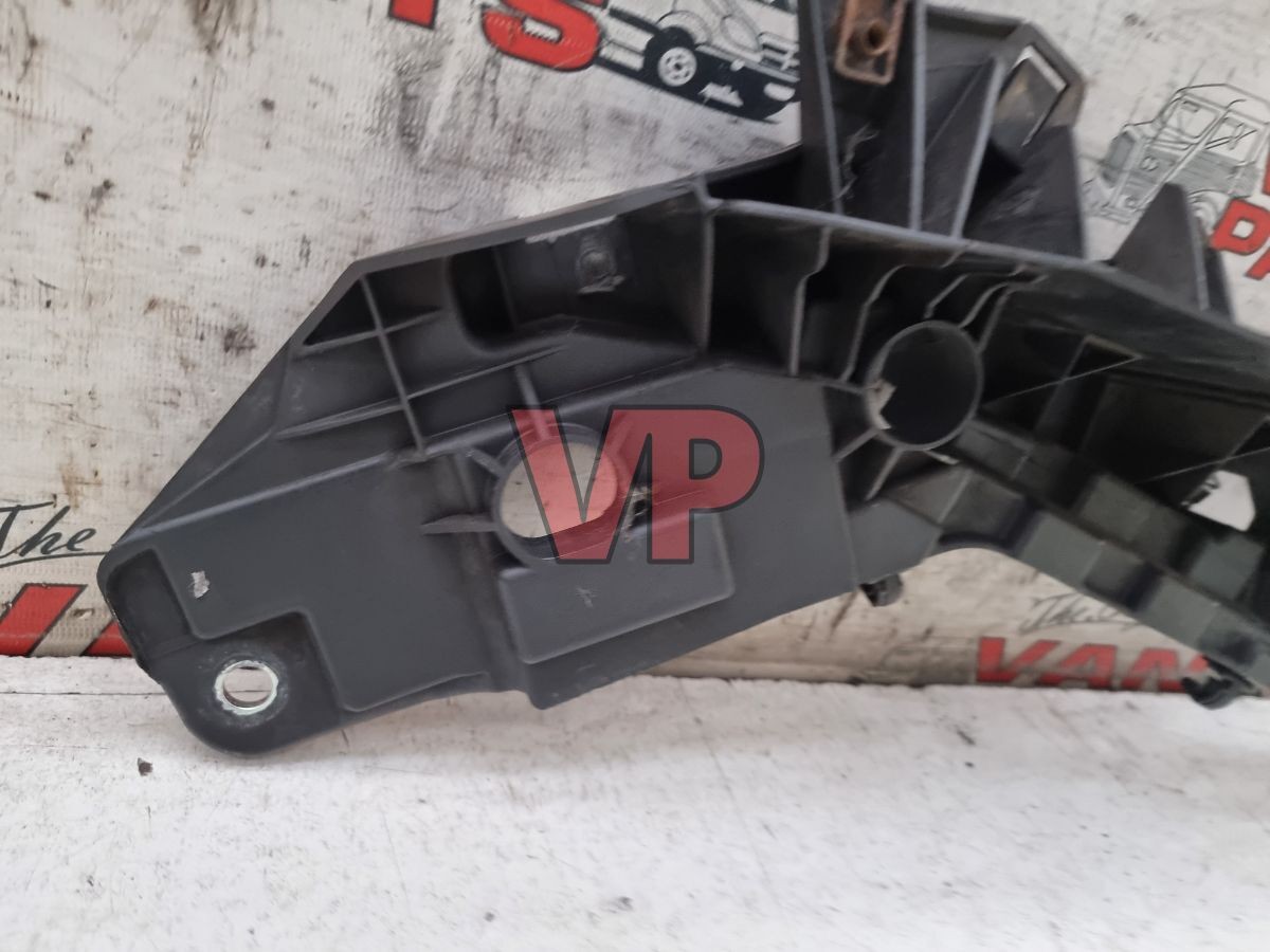 Boxer Relay Ducato – Ns Left Plastic Headlight Mount Bracket (14-24) 137563080