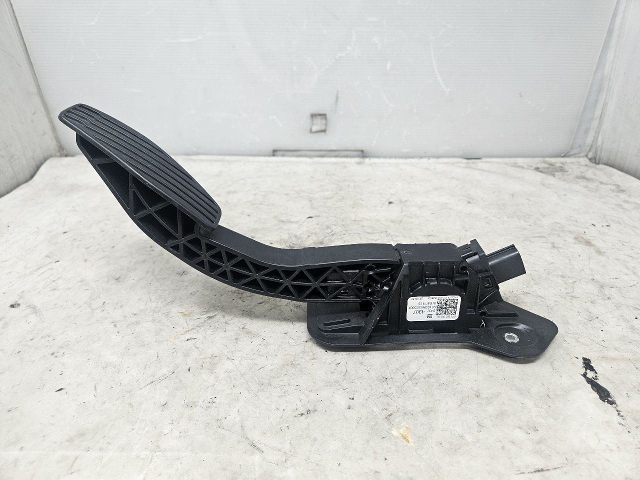 2019-2024 SIERRA LH GAS PEDAL THROTTLE POSITION SENSOR 84024307 19-24
